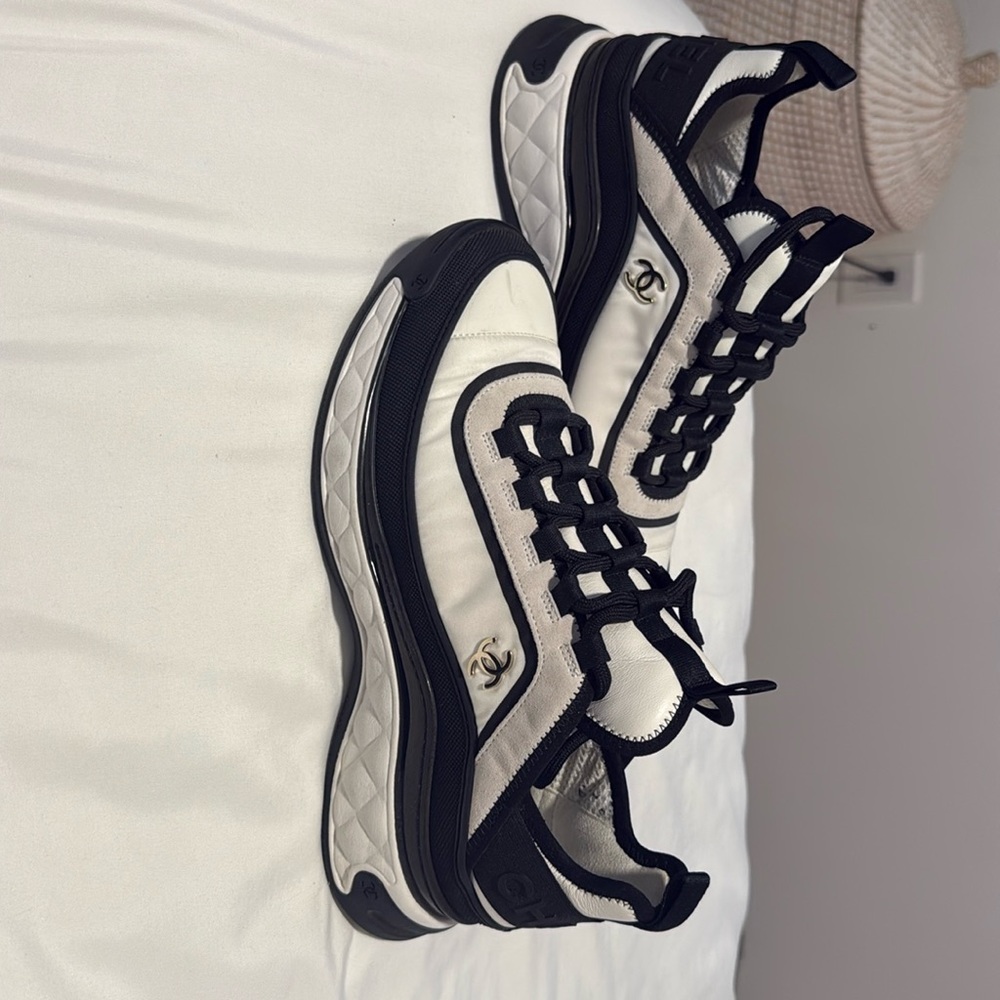 CHANEL CC LOGO SNEAKERS